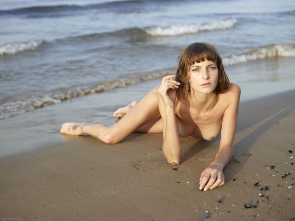 Image #3 from the gallery Flora naked on the beach